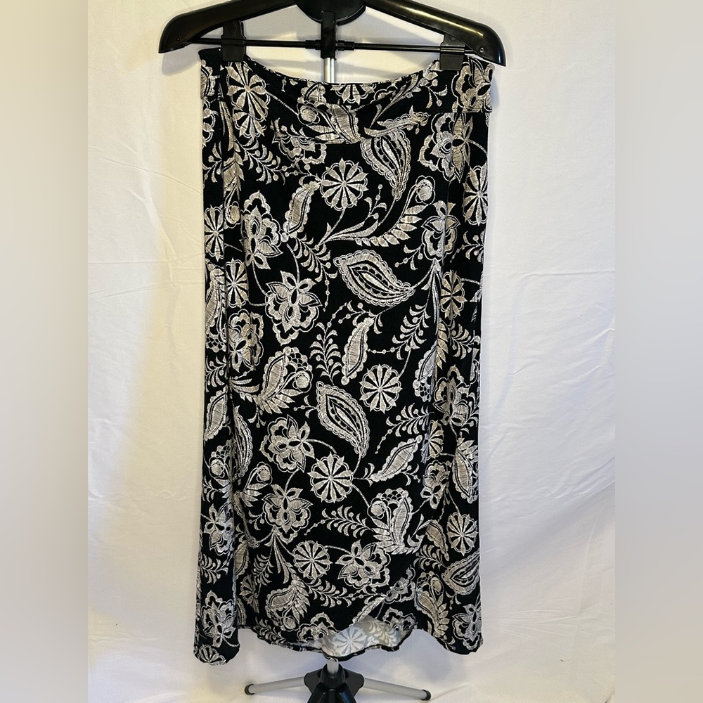 Artisan Ny Elegant Black and Cream Floral Pencil Skirt